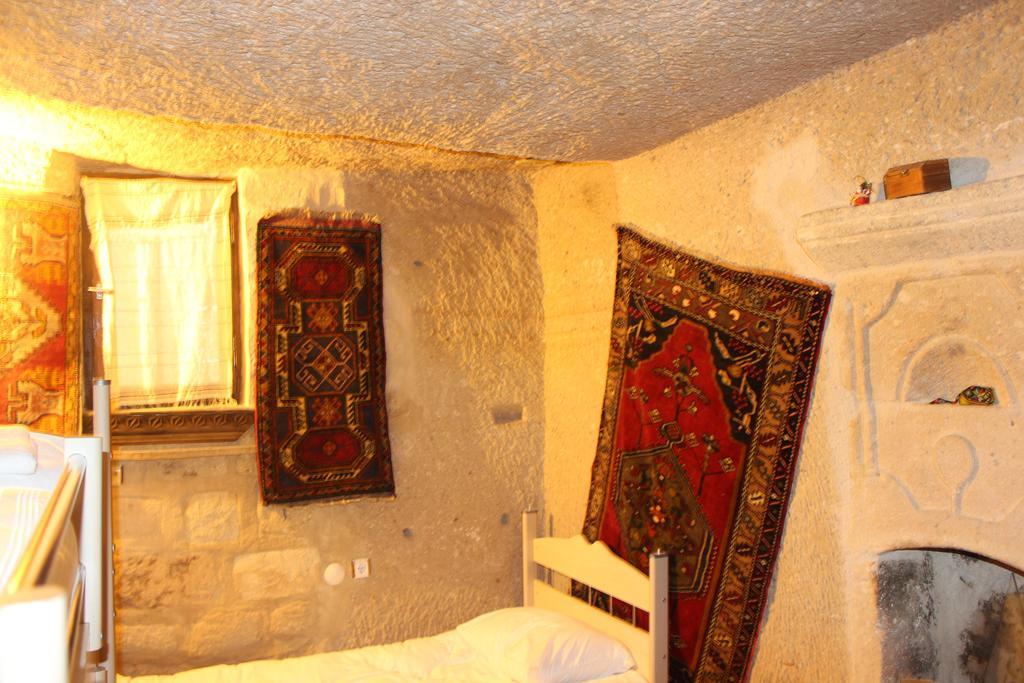 Stay In Peace Cave Hostel Göreme Bilik gambar